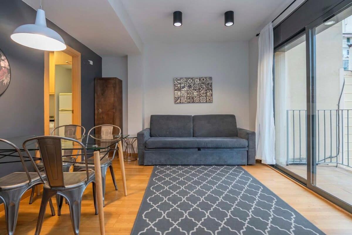 2 Bedroom With Balcony In Eixample 1-1 Appartement Barcelone