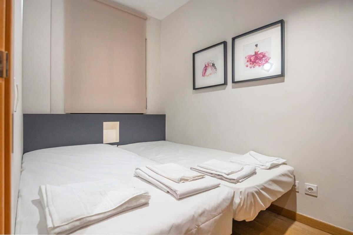 Appartement 2 Bedroom With Balcony In Eixample 1-1 Barcelone