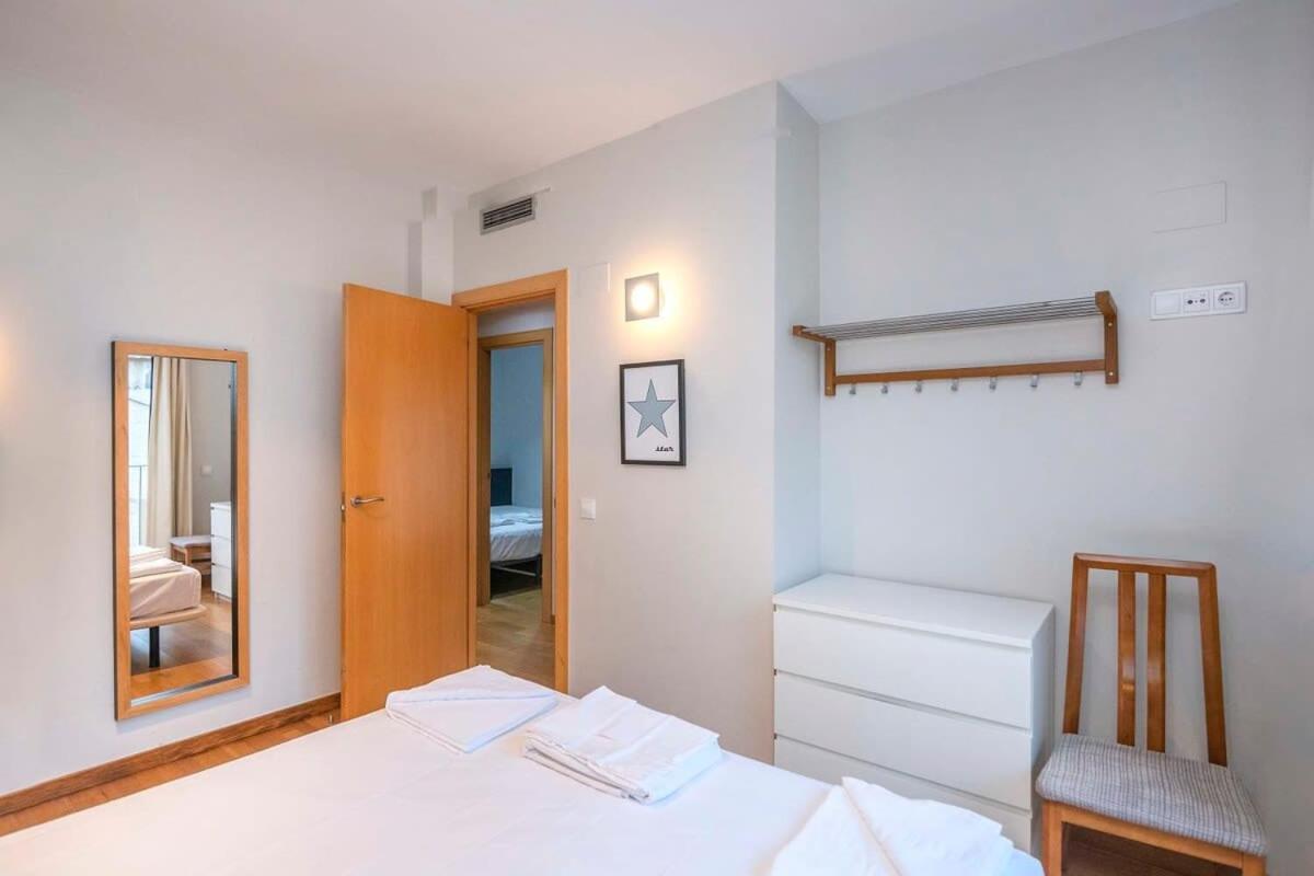 Apartment 2 Bedroom With Balcony In Eixample 1-1 *