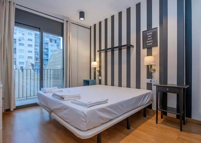 2 Bedroom With Balcony In Eixample 1-1