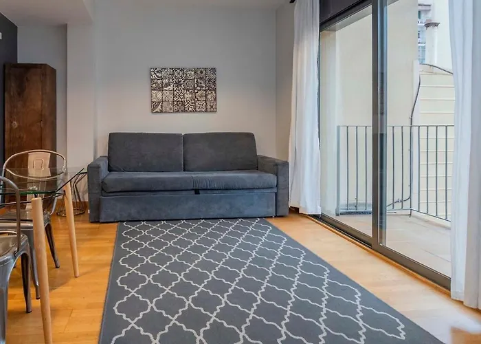 2 Bedroom With Balcony In Eixample 1-1